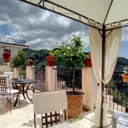 Indipendente Vacanze A Palazzo Lupis Semesterbostad *