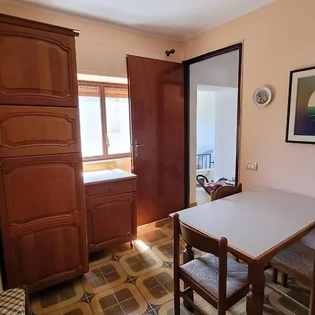 Indipendente Vacanze A Palazzo Lupis Semesterbostad *