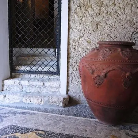 Indipendente Vacanze A Palazzo Lupis Hébergement de vacances