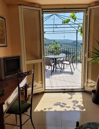 Indipendente Vacanze A Palazzo Lupis בית נופש Grotteria