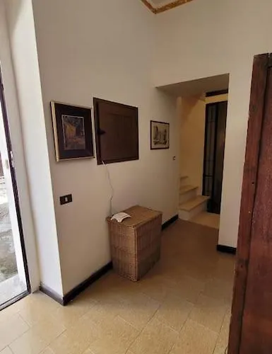 Indipendente Vacanze A Palazzo Lupis בית נופש