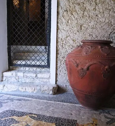 Indipendente Vacanze A Palazzo Lupis בית נופש